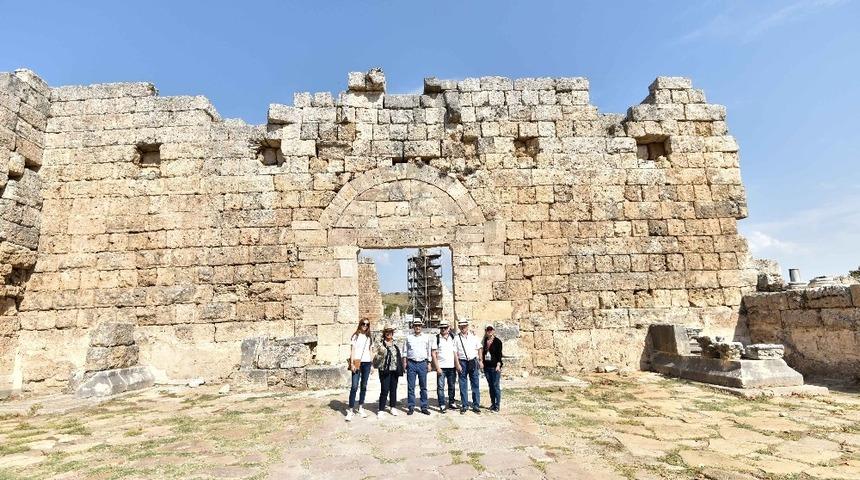 Festival konukları Perge&rsquo;de