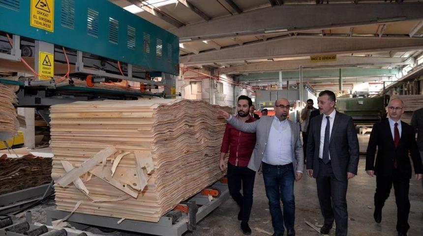 Vali B&uuml;y&uuml;kakın fabrika ziyaretlerini s&uuml;rd&uuml;r&uuml;yor