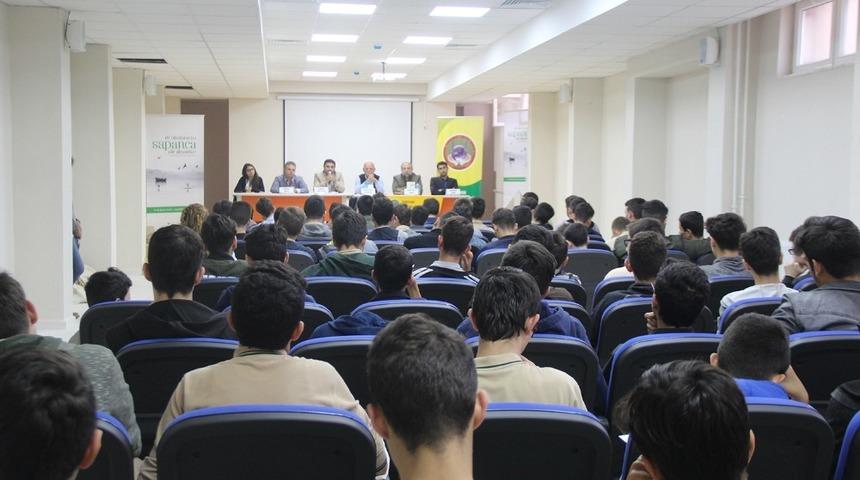 Şair Orhanoğlu: "Şiir d&uuml;nyanın sesidir"