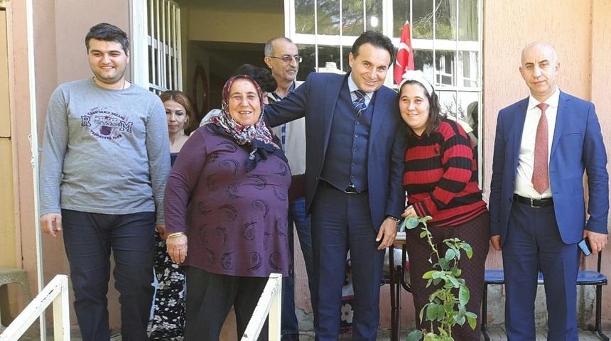 Ahmet &Ccedil;akar, Ayvalık HEM b&uuml;nyesindeki engelli iş at&ouml;lyesinde incelemelerde bulundu