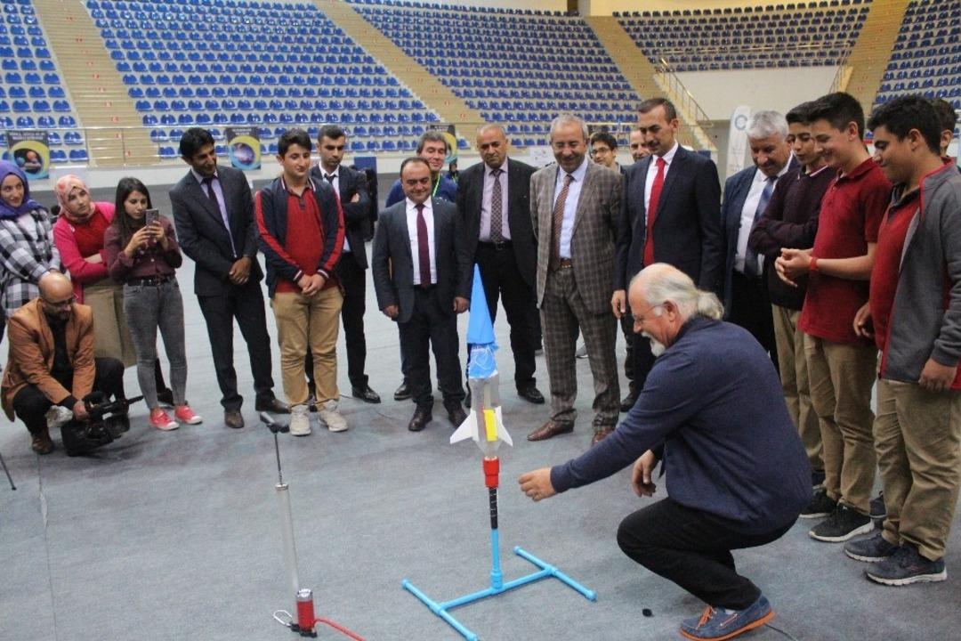 Van&rsquo;da &ldquo;Bilim Doğudan Y&uuml;kselir-Edremit Bilimle Buluşuyor&rdquo; şenliği