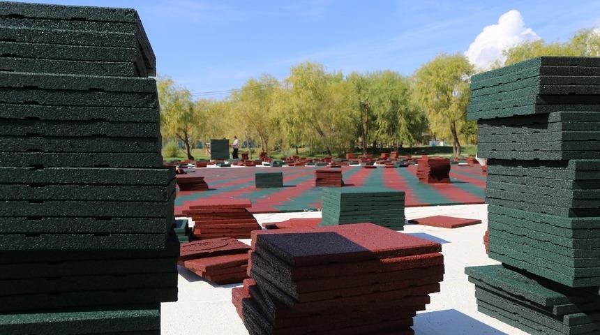 Erzincan Belediyesi yeni &ccedil;ocuk parkları yapıyor