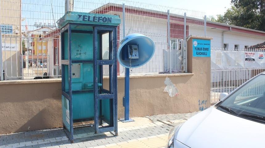 Vatandaşın kullanılmayan telefon kulübesi tepkisi