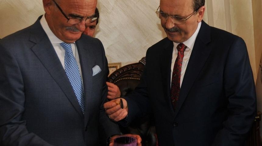 Başkan Şahin’den Yusuf Ziya Yılmaz’a raylı sistem teşekkürü