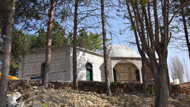 Kumral Abdal Türbesi restorasyon çalışmaları başladı