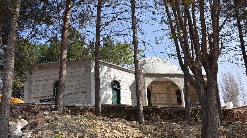 Kumral Abdal Türbesi restorasyon çalışmaları başladı