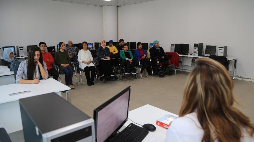 G&ouml;lbaşı Belediyesinden engellilere y&ouml;nelik meslek edinme kursları