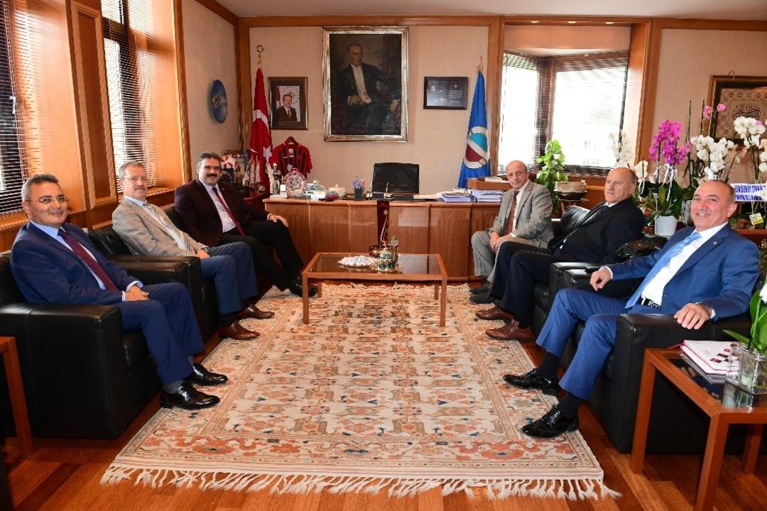 Rekt&ouml;r &Ccedil;omaklı&rsquo;ya ziyaretler devam ediyor