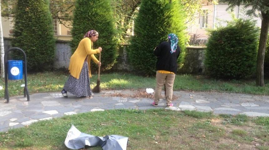 D&uuml;zce parklarında temizlik atağı