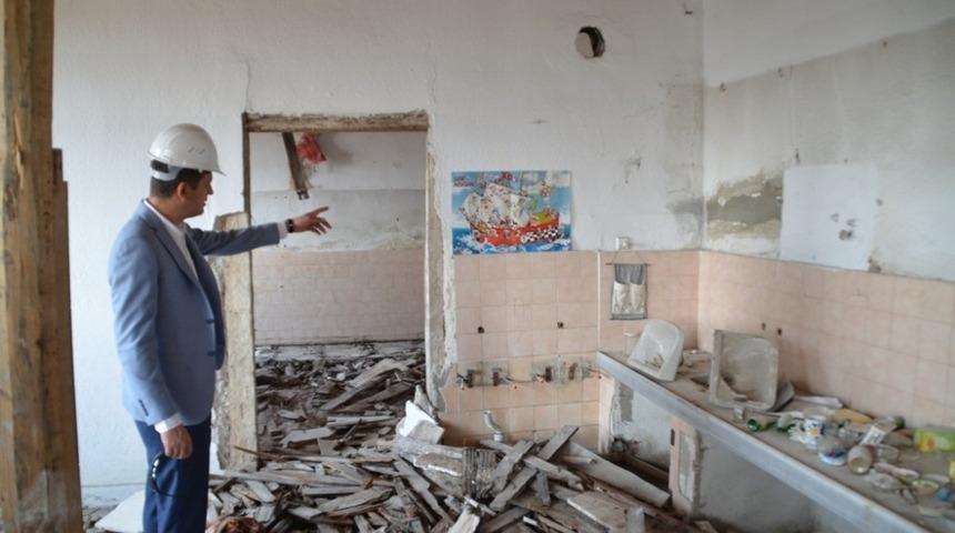 &Uuml;rkmezer devam eden restorasyon &ccedil;alışmalarını inceledi