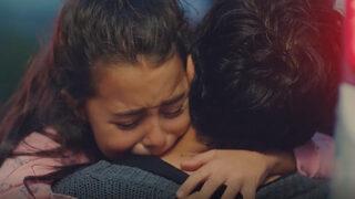 Kızım dizisinde Öykü ve Demir'in ağlatan kavuşma sahnesi! 'Ben Öykü'nün babasıyım' Kızım 4. son bölüm final sahnesi izle