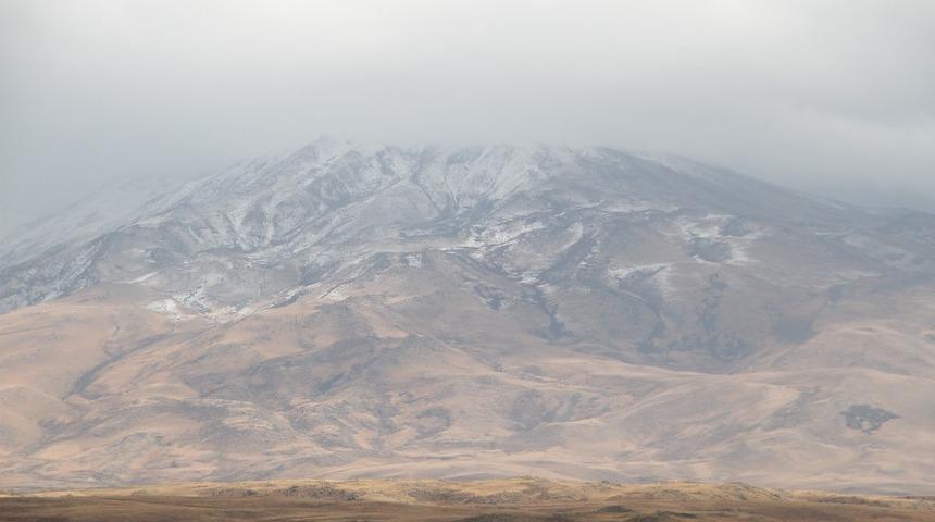 S&uuml;phan Dağı&rsquo;na kar yağdı