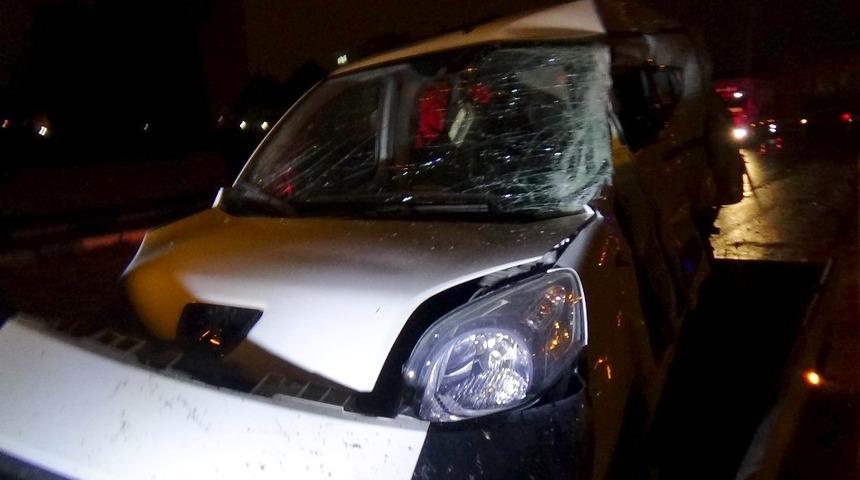 Yolcu otob&uuml;s&uuml; ile kamyonet &ccedil;arpıştı: 2 &ouml;l&uuml;