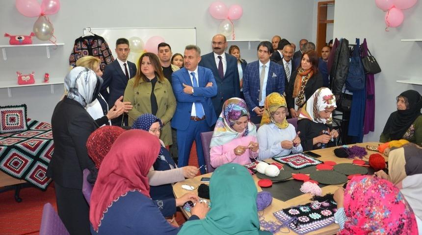 Vali Elban Aile Destek ve Eğitim Merkezi&rsquo;nin a&ccedil;ılışını yaptı