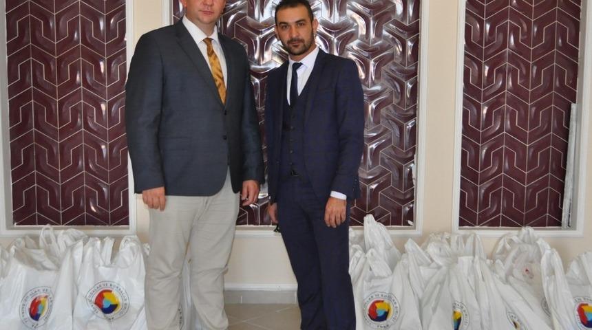 Bin 700 &ouml;ğrenciye kırtasiye malzemesi yardımı