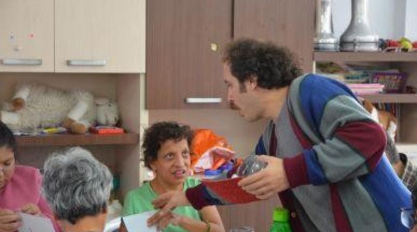 Kuşadası Engelliler K&ouml;y&uuml;&rsquo;nde at&ouml;lye &ccedil;alışmaları devam ediyor