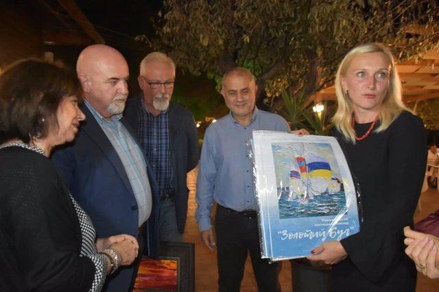 Ukraynalı ressamlar ve turizm yazarları Kuşadası’na geldi