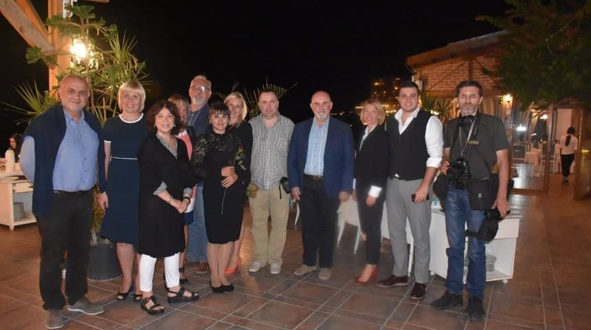 Ukraynalı ressamlar ve turizm yazarları Kuşadası&rsquo;na geldi