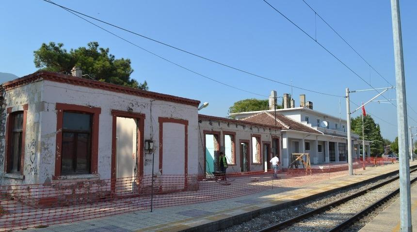 Kırkağa&ccedil; tren garında restorasyon başladı
