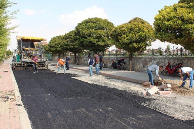 Beyşehir’de sıcak asfalt çalışmaları sürüyor