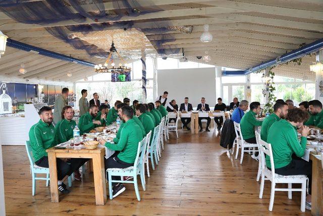 Vali Bilgin, Kırklarelispor futbolcuları ile kahvaltıda buluştu