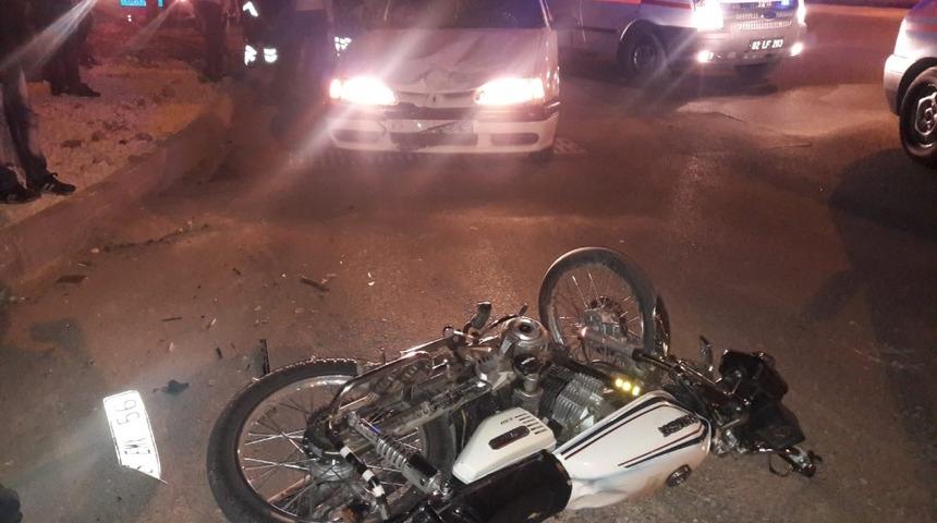 Otomobil ile motosiklet çarpıştı