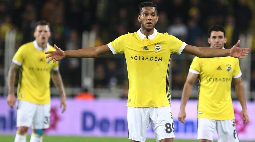 Josef de Souza havaalanında bornozla görüntülendi