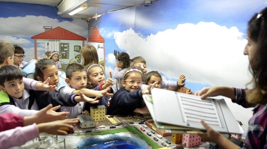 &Ccedil;ocuklar eğlenerek geri d&ouml;n&uuml;ş&uuml;m&uuml; &ouml;ğreniyor