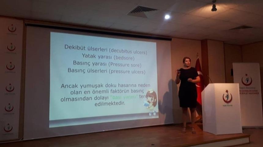 Yoğun bakımlarında çalışan hemşirelerine yara bakımı eğitimi