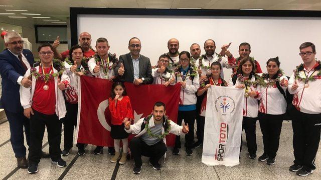 Başkan Gül’de şampiyon sporcuya ödül