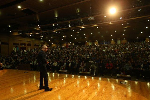 Mümin Sekman’dan “Her Şey Seninle Başlar” semineri