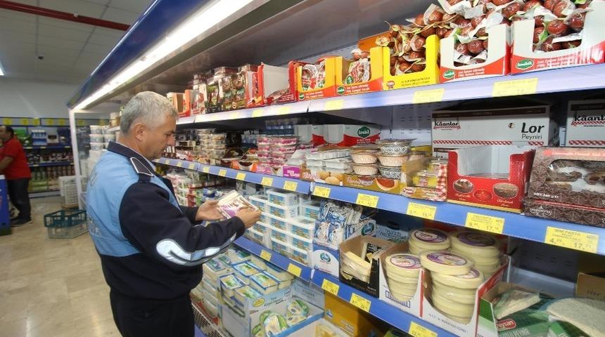 Akyazı zabıtası denetimlere devam ediyor