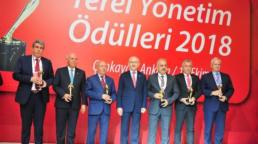 Semt evine b&uuml;y&uuml;k onur