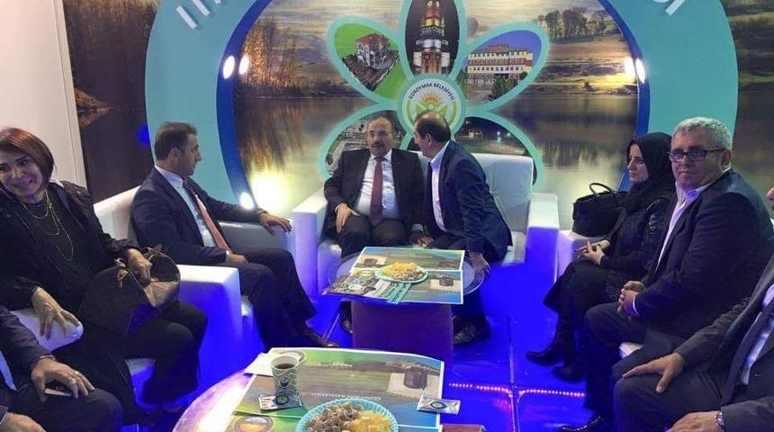 G&uuml;roymak standına yoğun ilgi