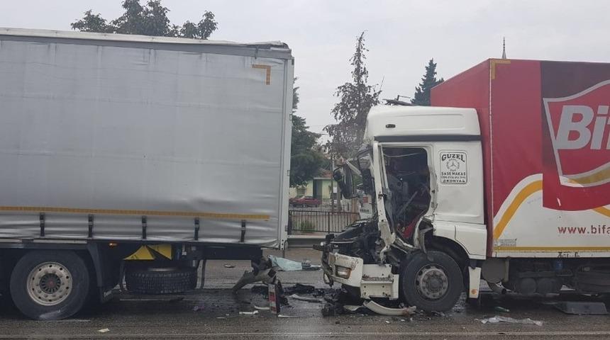 Kazada yaralanan tır s&uuml;r&uuml;c&uuml;s&uuml; hayatını kaybetti
