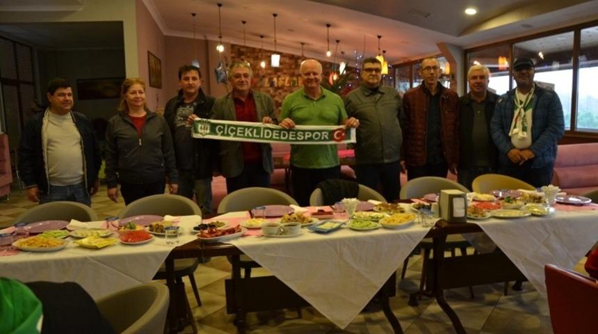 Mutlu&rsquo;dan, &Ccedil;i&ccedil;eklidedespor Voleybol takımına kahvaltı