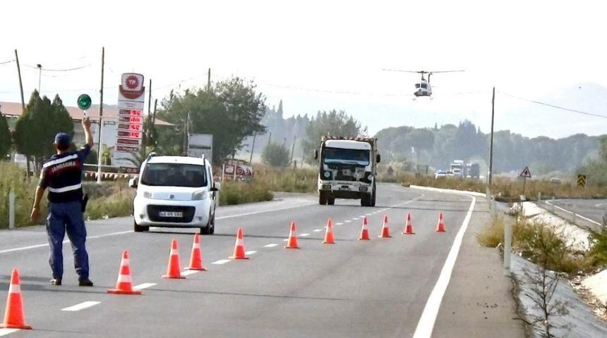 Manisa&rsquo;da jandarmadan helikopter destekli trafik denetimi