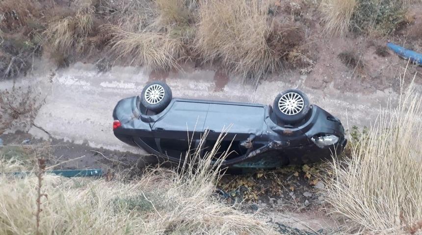 Otomobil sulama kanalına d&uuml;şt&uuml;: 1 yaralı