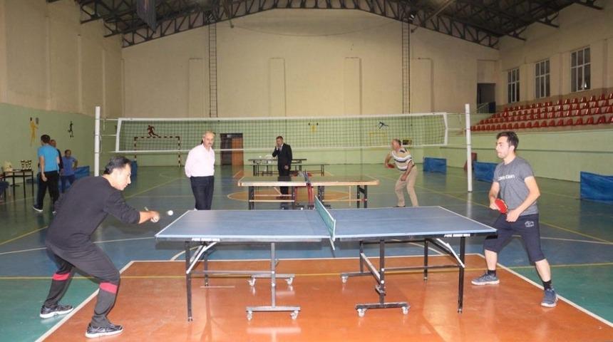 Amat&ouml;r masa tenisi turnuvası sona erdi