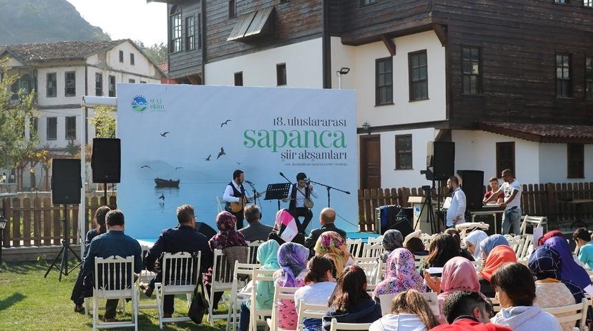 Taraklı&rsquo;da şiir sunumu ger&ccedil;ekleşti