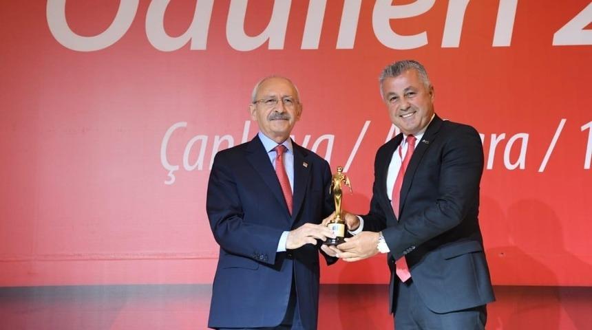 Başkan S&ouml;zen &ouml;d&uuml;l&uuml;n&uuml; Kılı&ccedil;daroğlu&rsquo;ndan aldı