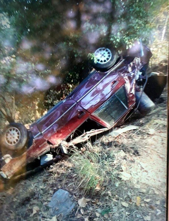 Manisa’da otomobil 30 metrelik uçuruma yuvarlandı