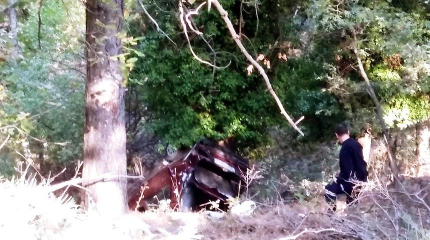 Manisa&rsquo;da otomobil 30 metrelik u&ccedil;uruma yuvarlandı