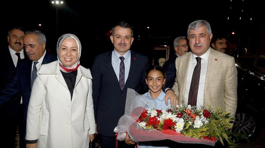 Bakan Pakdemirli, Büyükşehir Belediyesini ziyaret etti