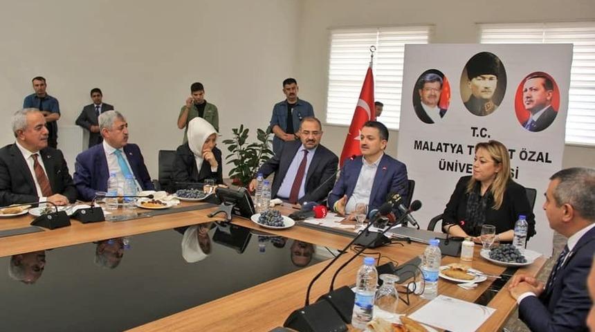 Bakan Pakdemirli&rsquo;den Turgut &Ouml;zal &Uuml;niversitesine ziyaret