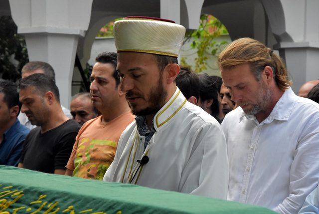 İzmir Adliyesi'ndeki gaz sızıntısında ölen işçi toprağa verildi