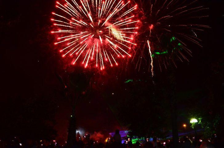 Adanalılar Lezzet Festivali’nde ışık ve havai fişek gösterisiyle coştu G5