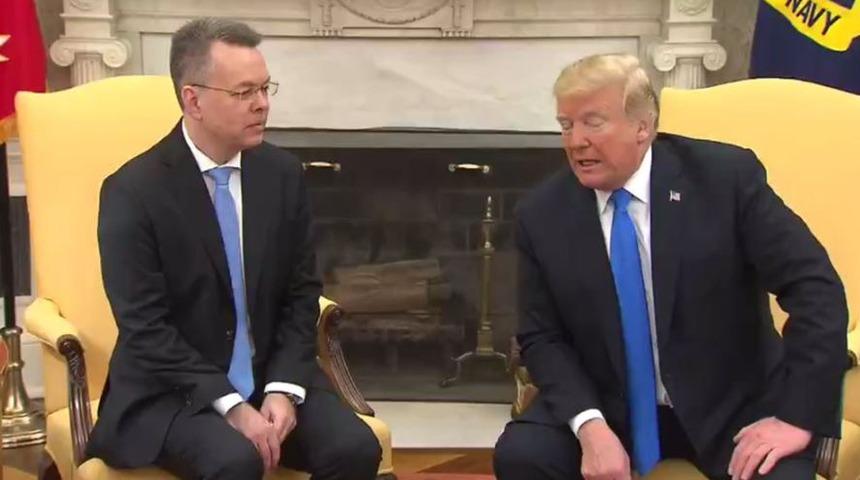 Trump, rahip Brunson'ı Beyaz Saray'da ağırladı! Dikkat çeken diyalog