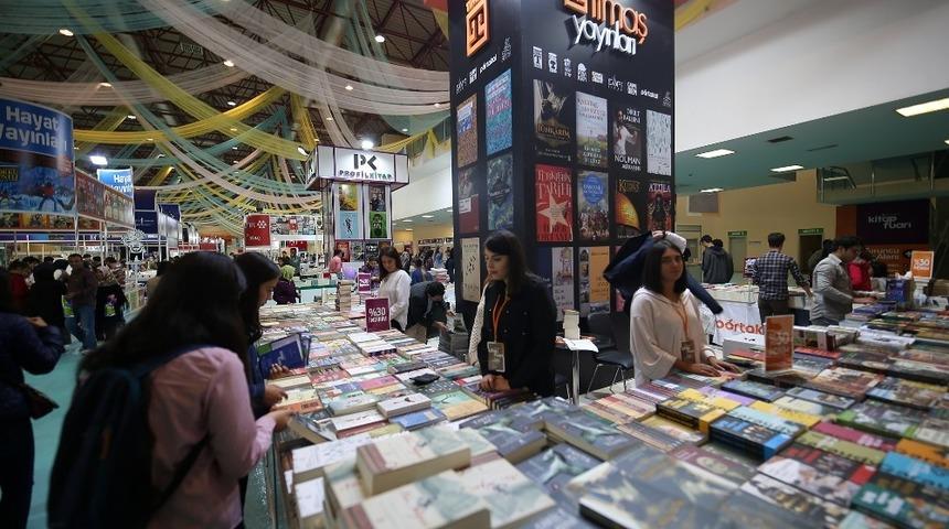 Okuyan şehrin muhteşem fuarı