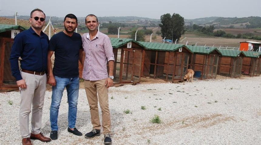 &Uuml;&ccedil; doğa ve hayvansever pet otel kurdu